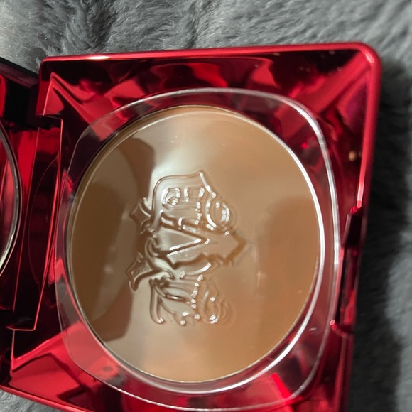 KVD 200 Deep Lock-It Powder Foundation - Picture 6 of 6